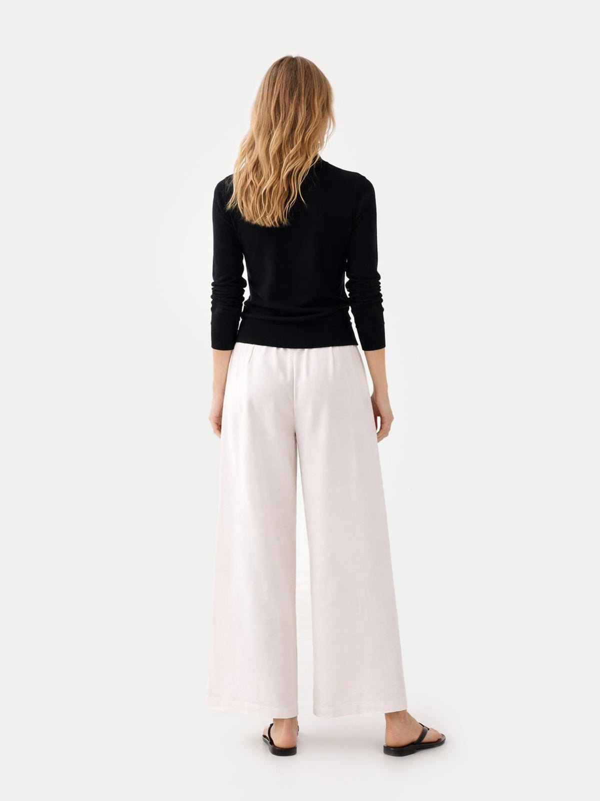 Timeless Cashmere Turtleneck Sweater — Black
