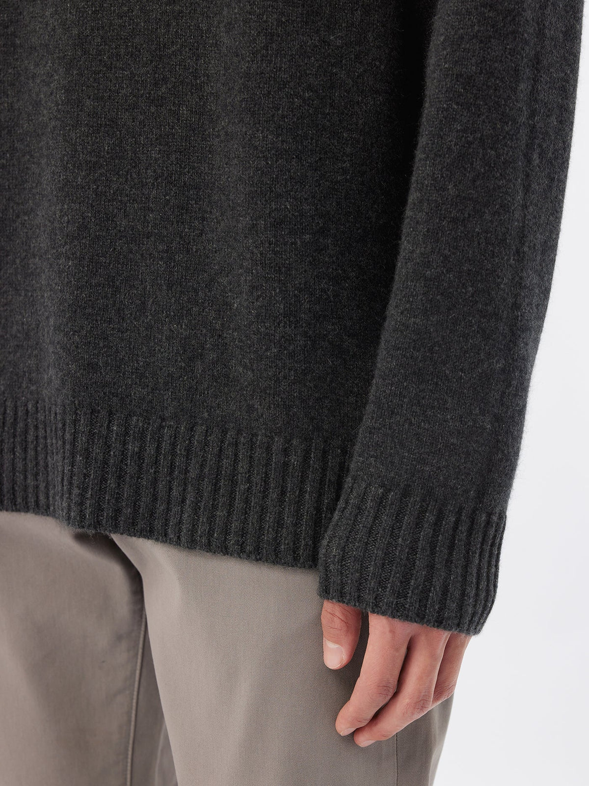 Men's Cashmere Turtleneck — Charcoal