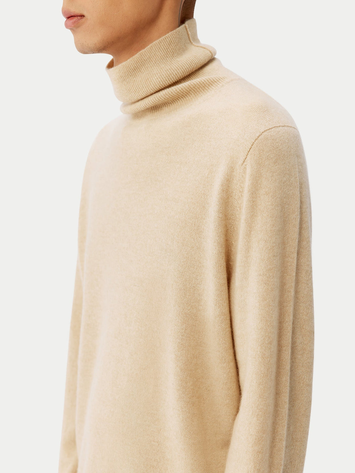 Essential Turtleneck Cashmere Sweater — Beige