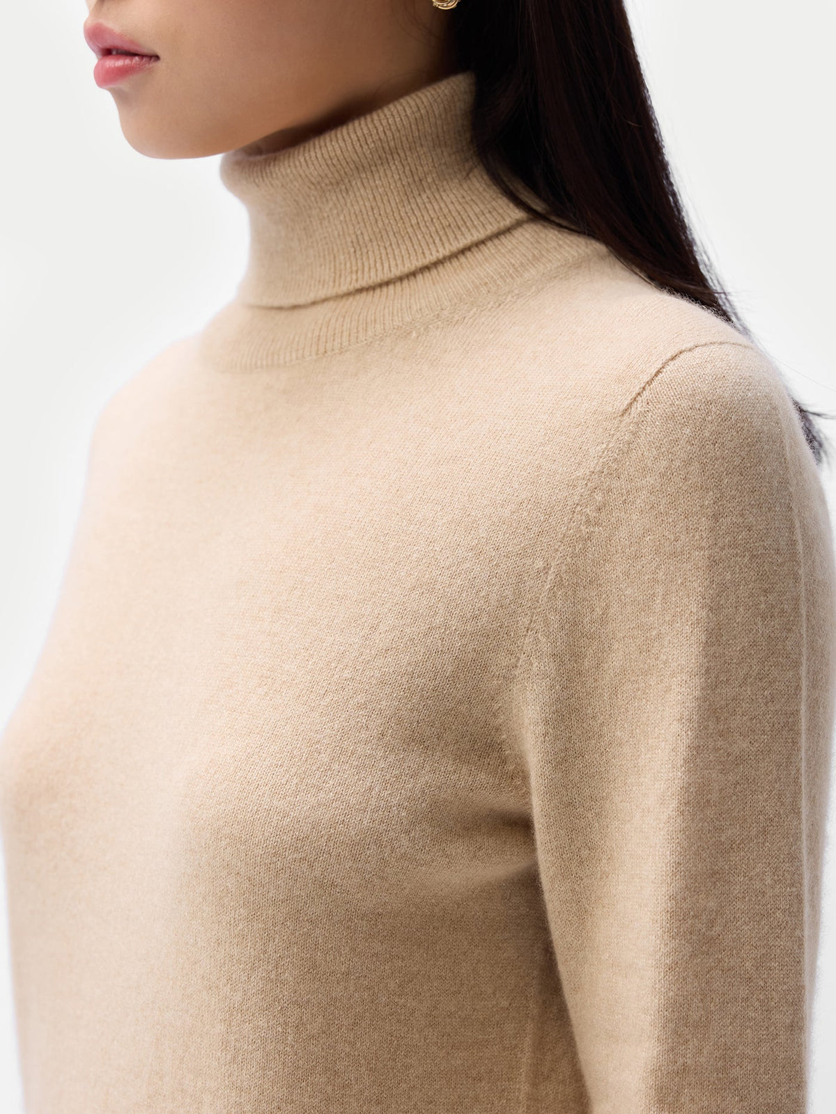 Essential Cashmere Turtleneck Sweater — Beige