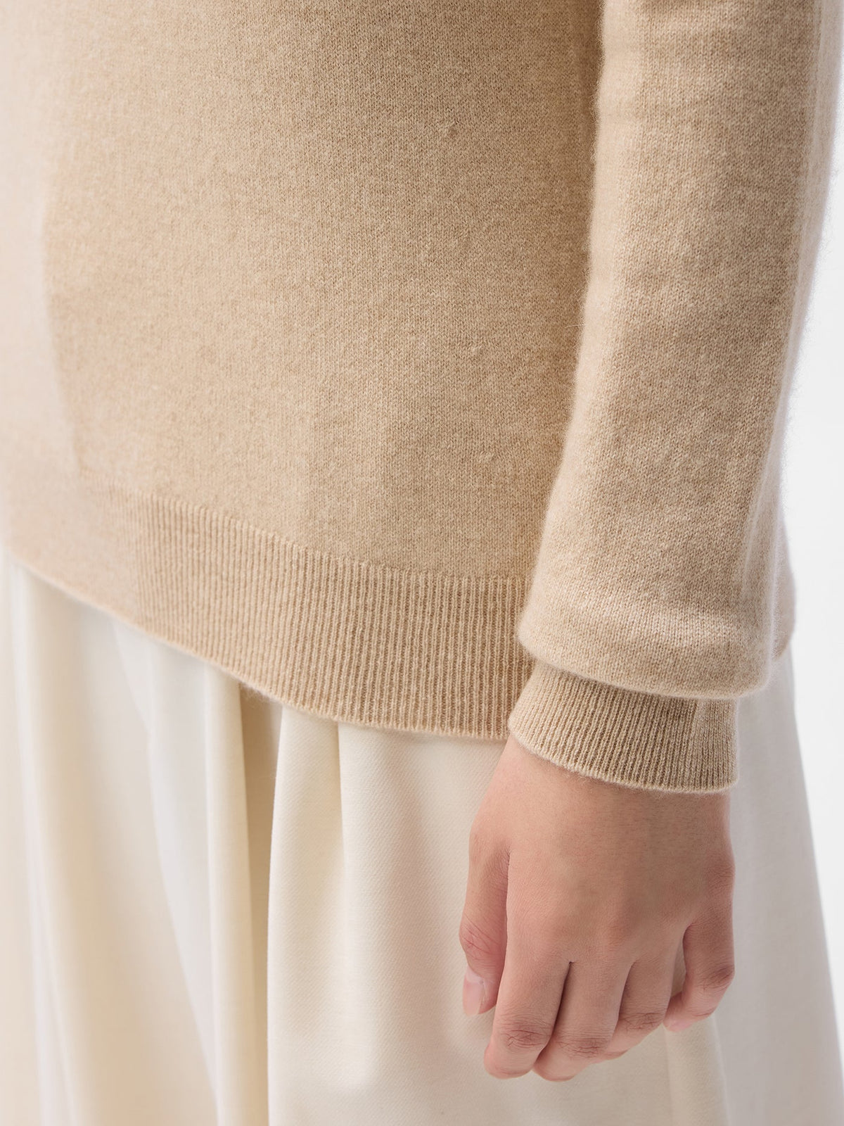 Essential Cashmere Turtleneck Sweater — Beige