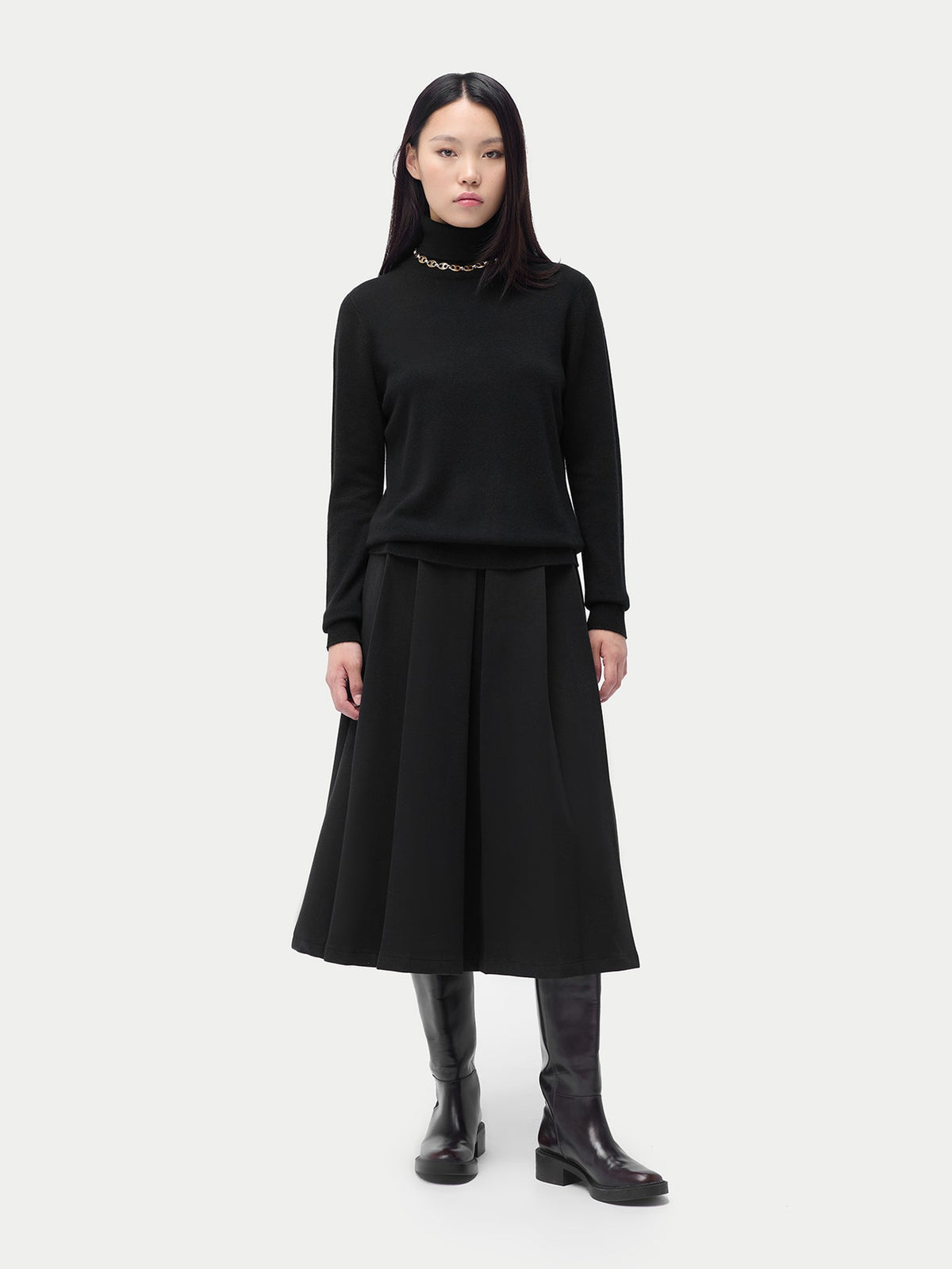 Essential Cashmere Turtleneck Sweater — Black