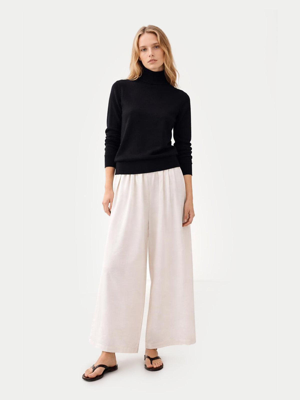 Timeless Cashmere Turtleneck Sweater — Black