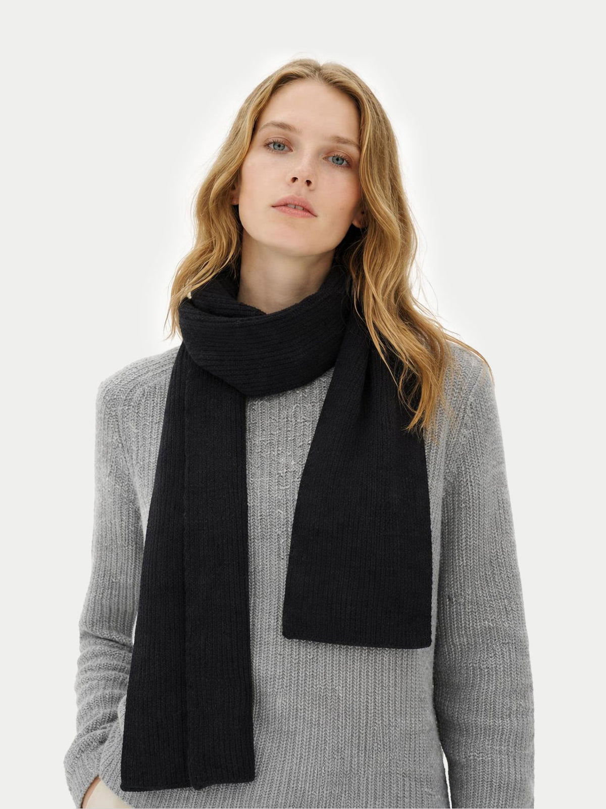 Fisherman Knit Scarf — Black