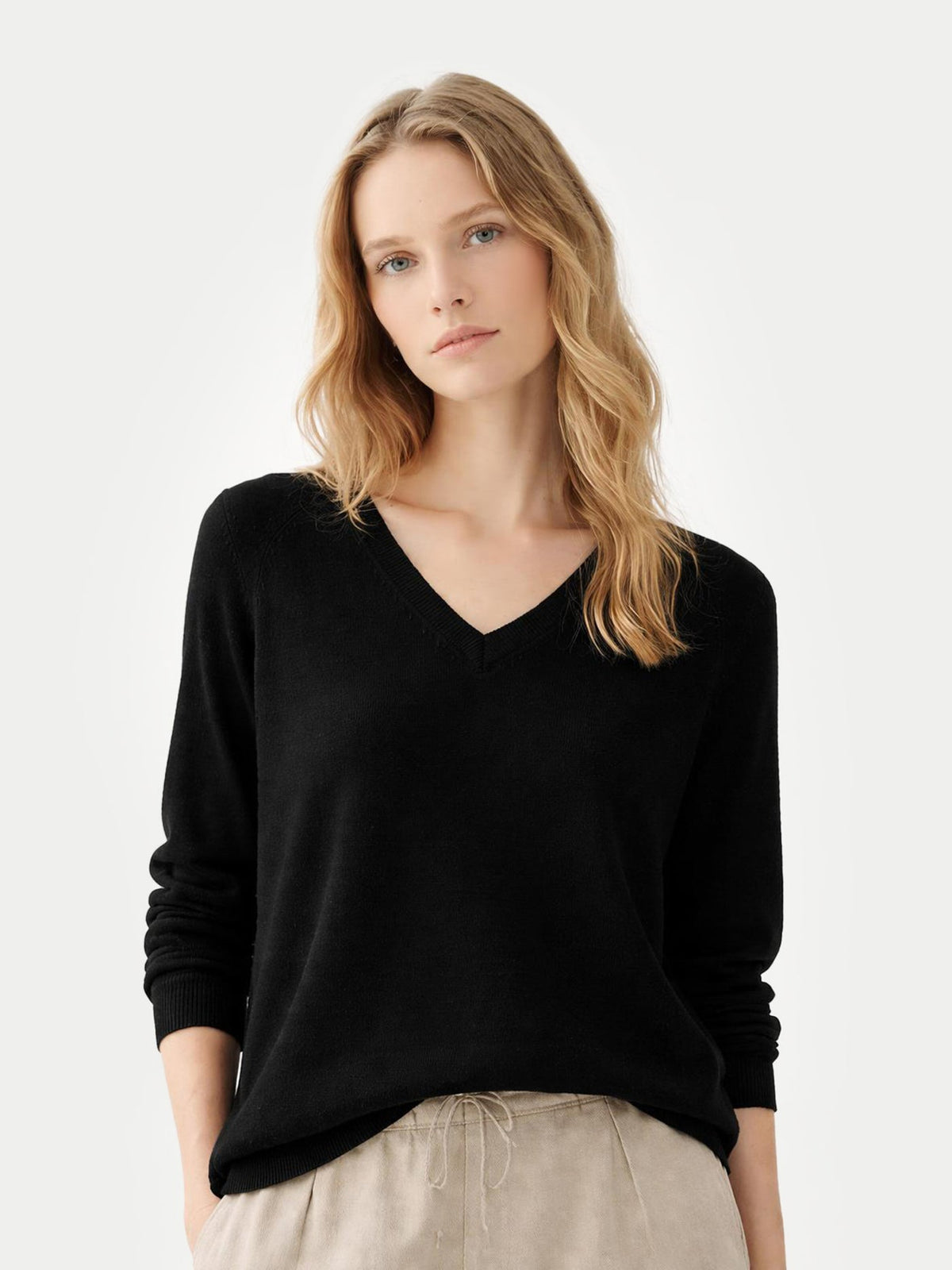 Essential Cashmere V-neck Sweater — Black