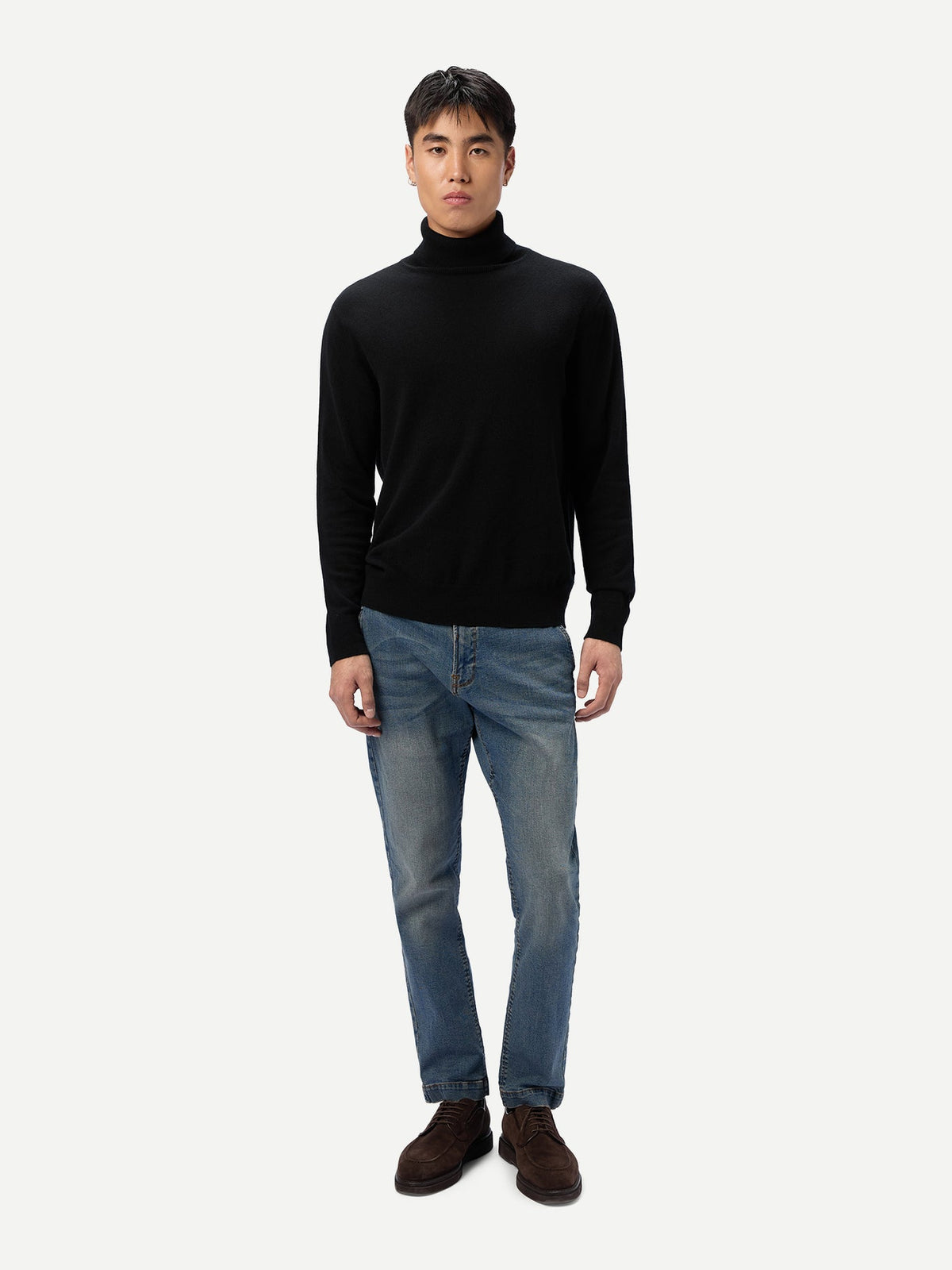 Timeless Turtleneck Cashmere Sweater — Black