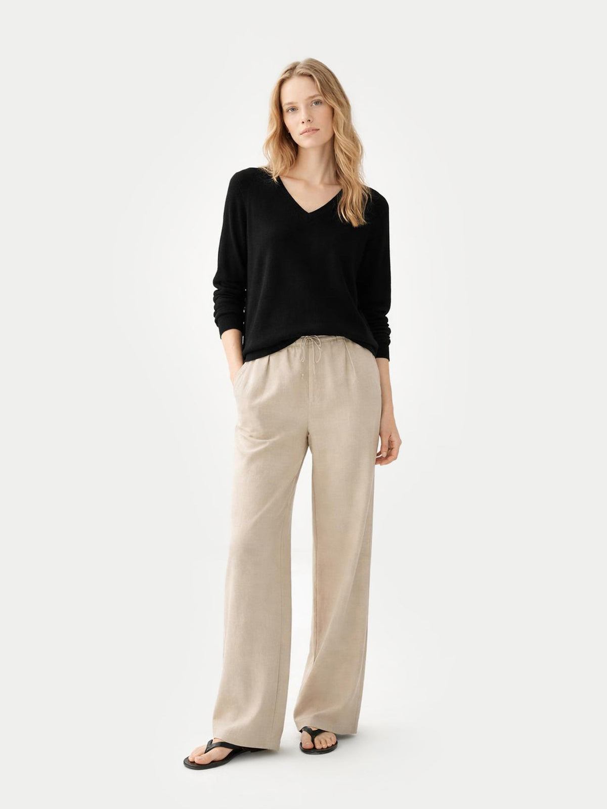 Essential Cashmere V-neck Sweater — Black