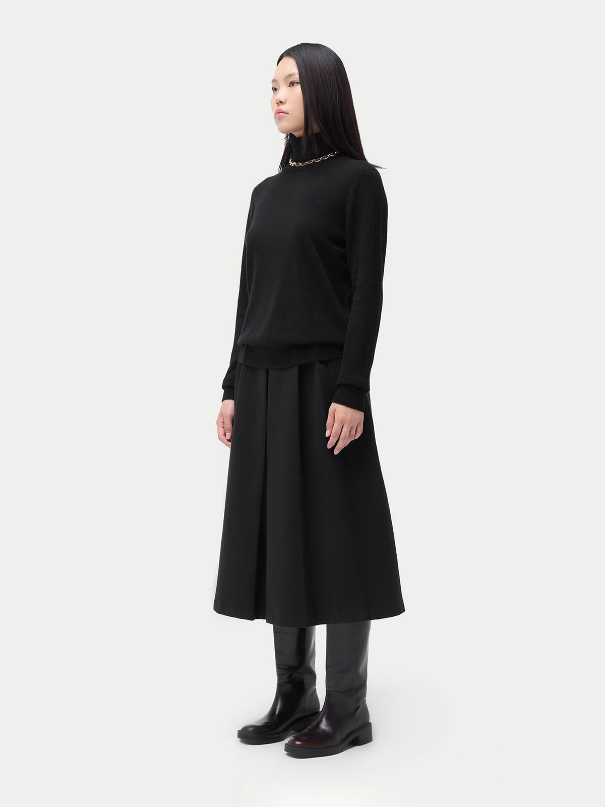 Essential Cashmere Turtleneck Sweater — Black