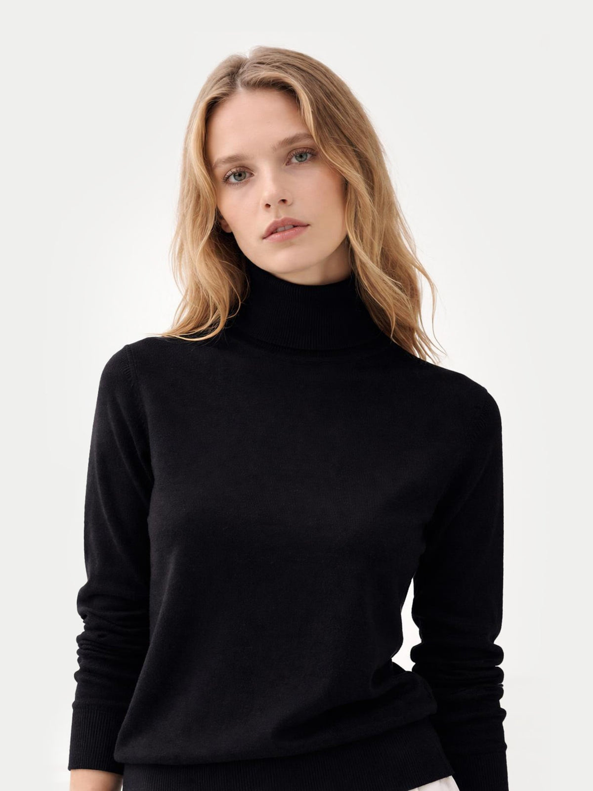 Timeless Cashmere Turtleneck Sweater — Black