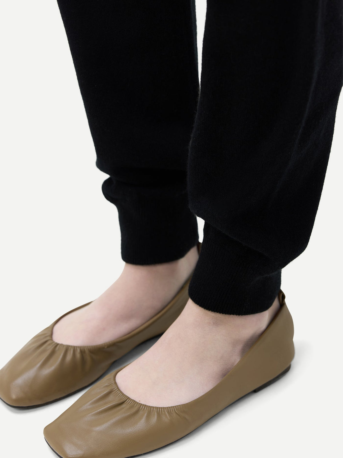 Cuffed Cashmere Jogger — Black