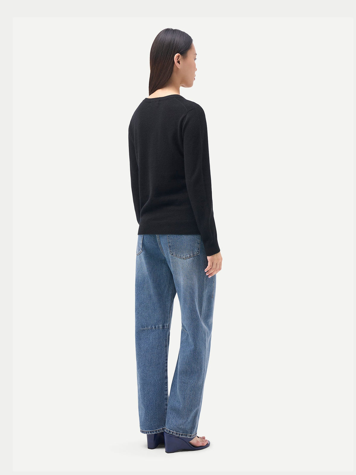 Timeless Cashmere V-neck Sweater — Black