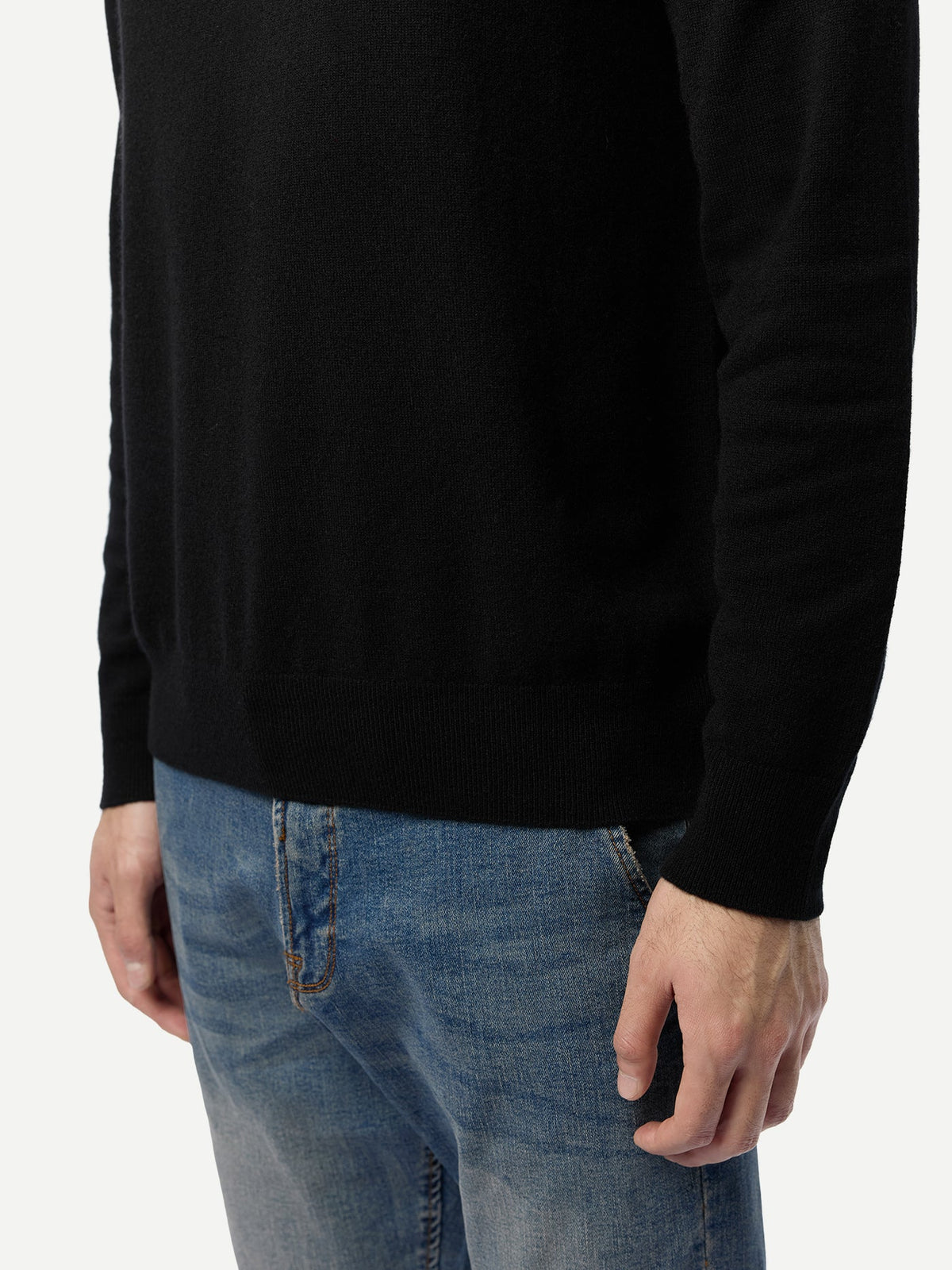 Timeless Turtleneck Cashmere Sweater — Black