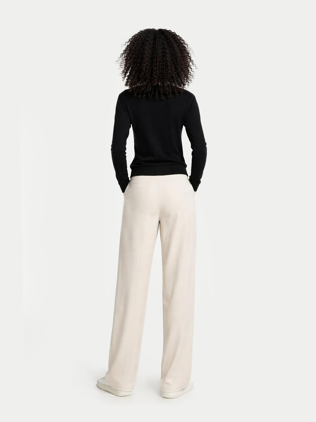 Timeless Cashmere Crewneck Sweater — Black
