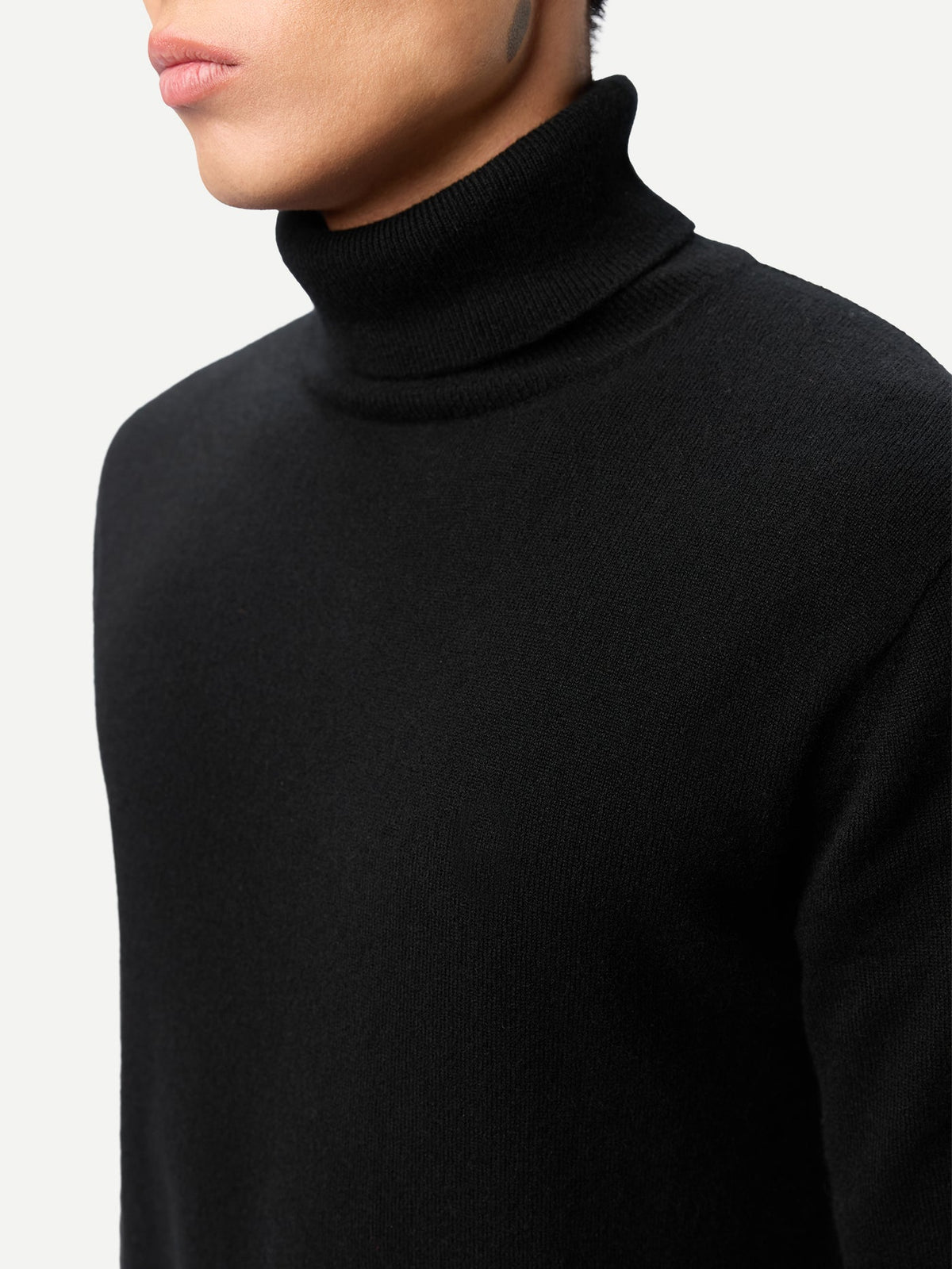 Timeless Turtleneck Cashmere Sweater — Black
