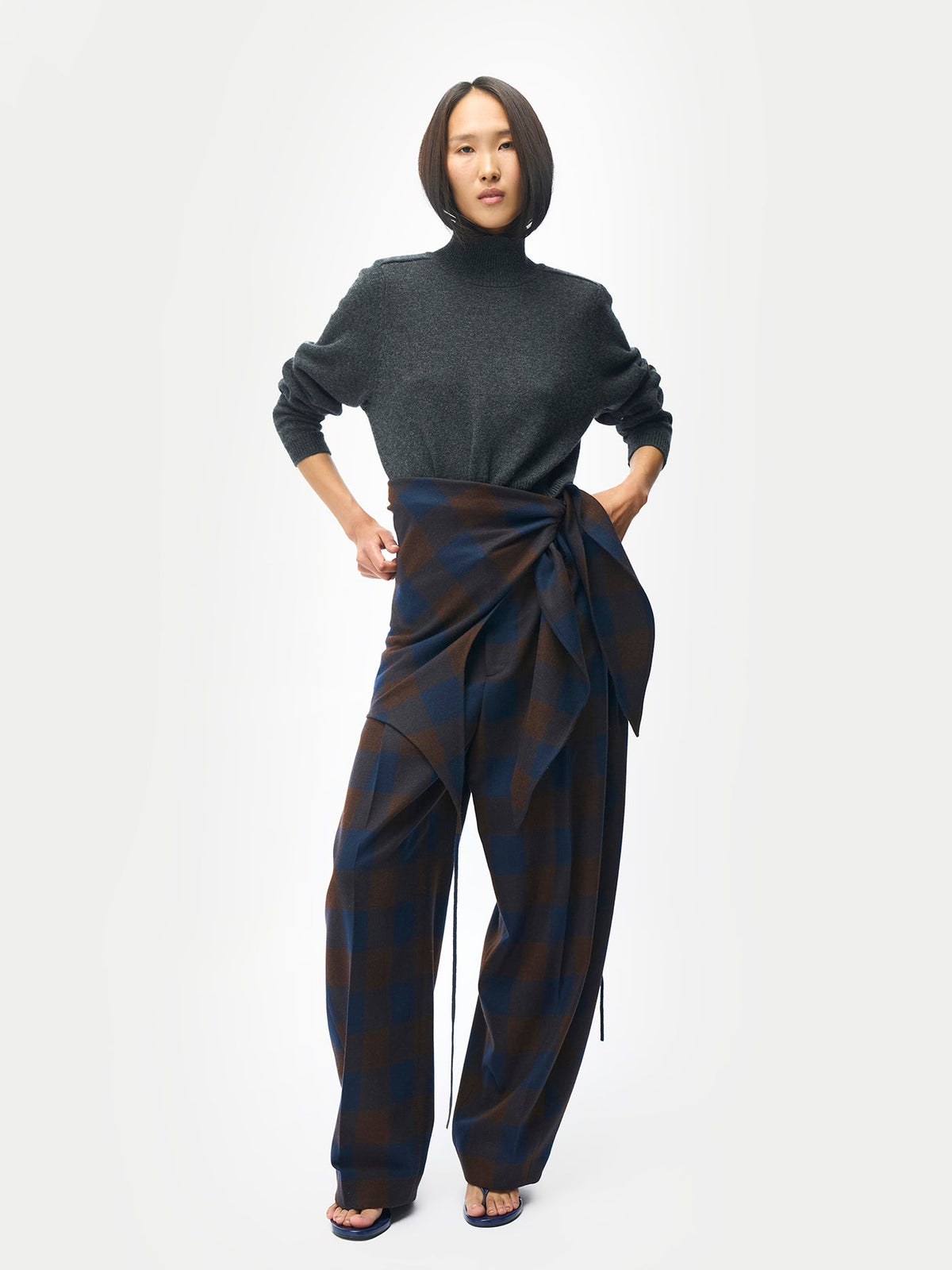 Cropped High-neck Cashmere Sweater — Charcoal