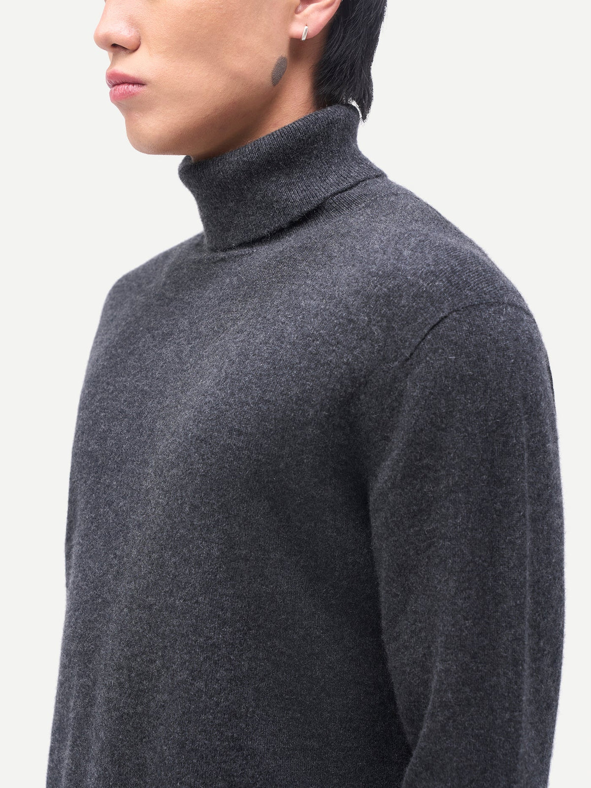 Essential Turtleneck Cashmere Sweater — Charcoal