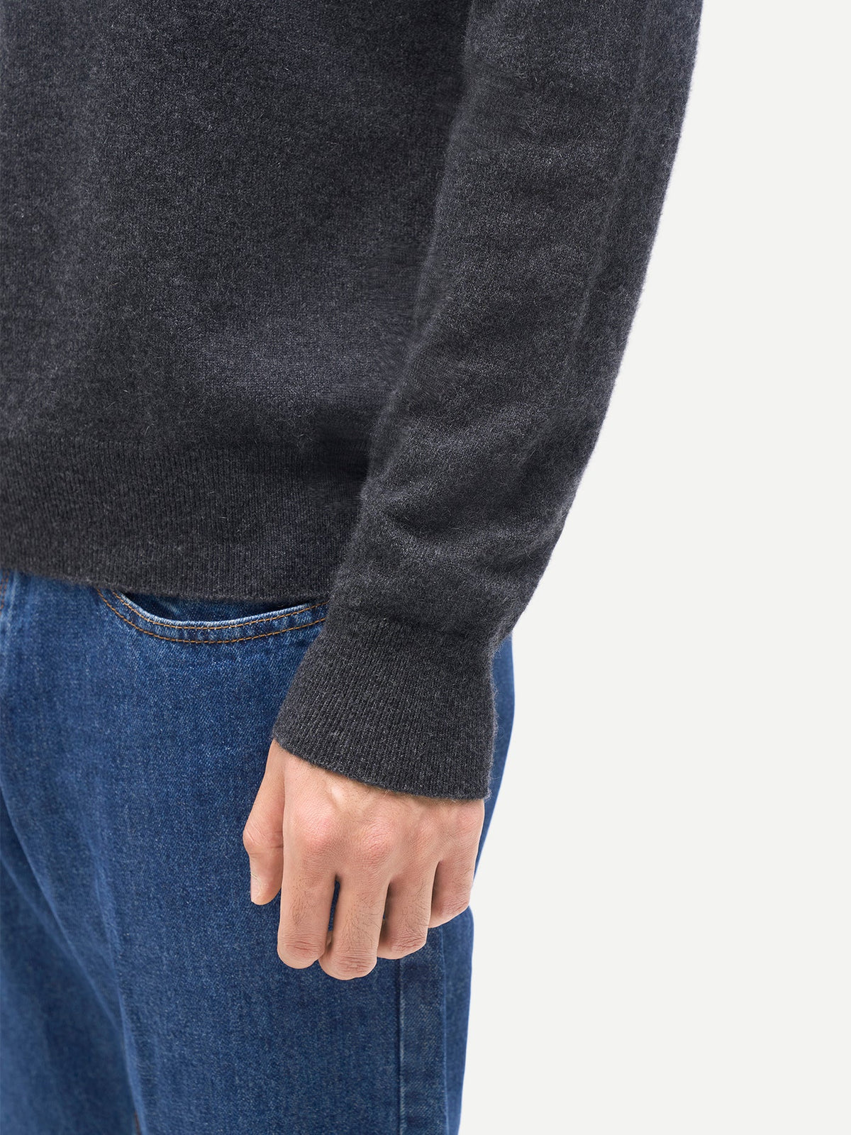 Essential Turtleneck Cashmere Sweater — Charcoal