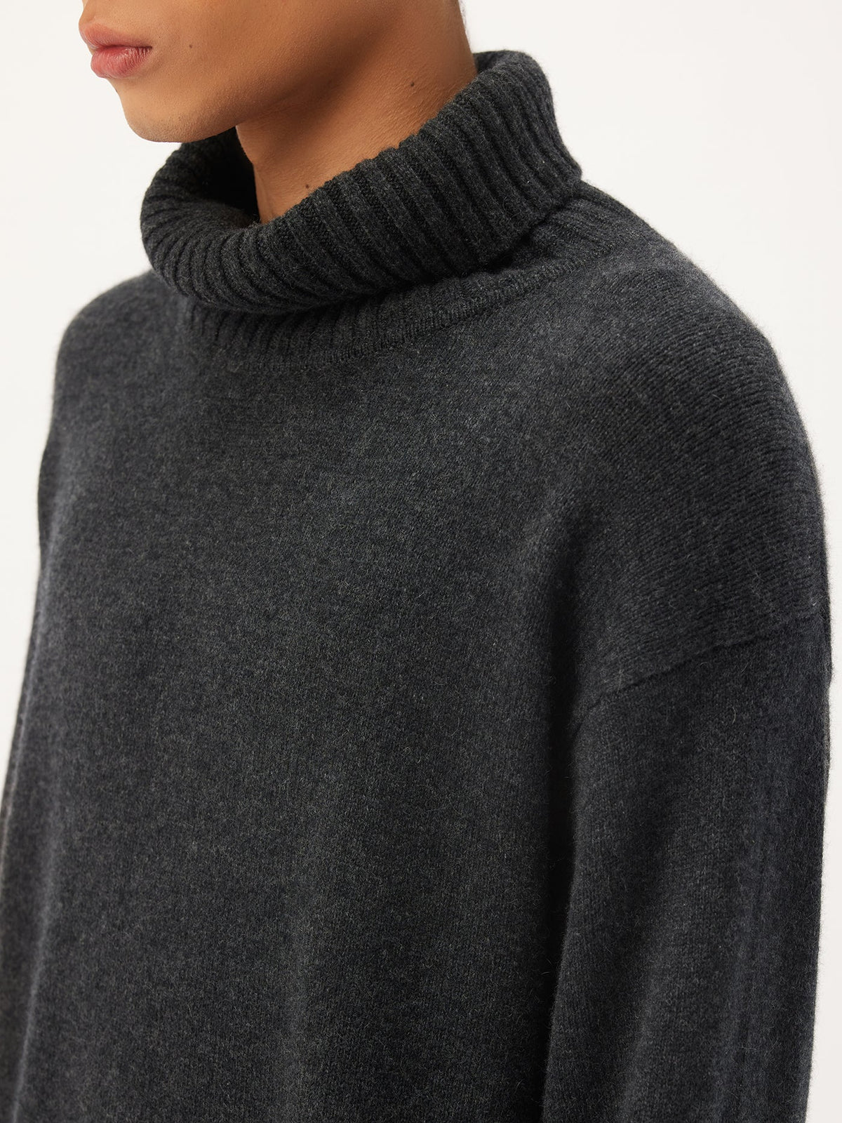Men's Cashmere Turtleneck — Charcoal