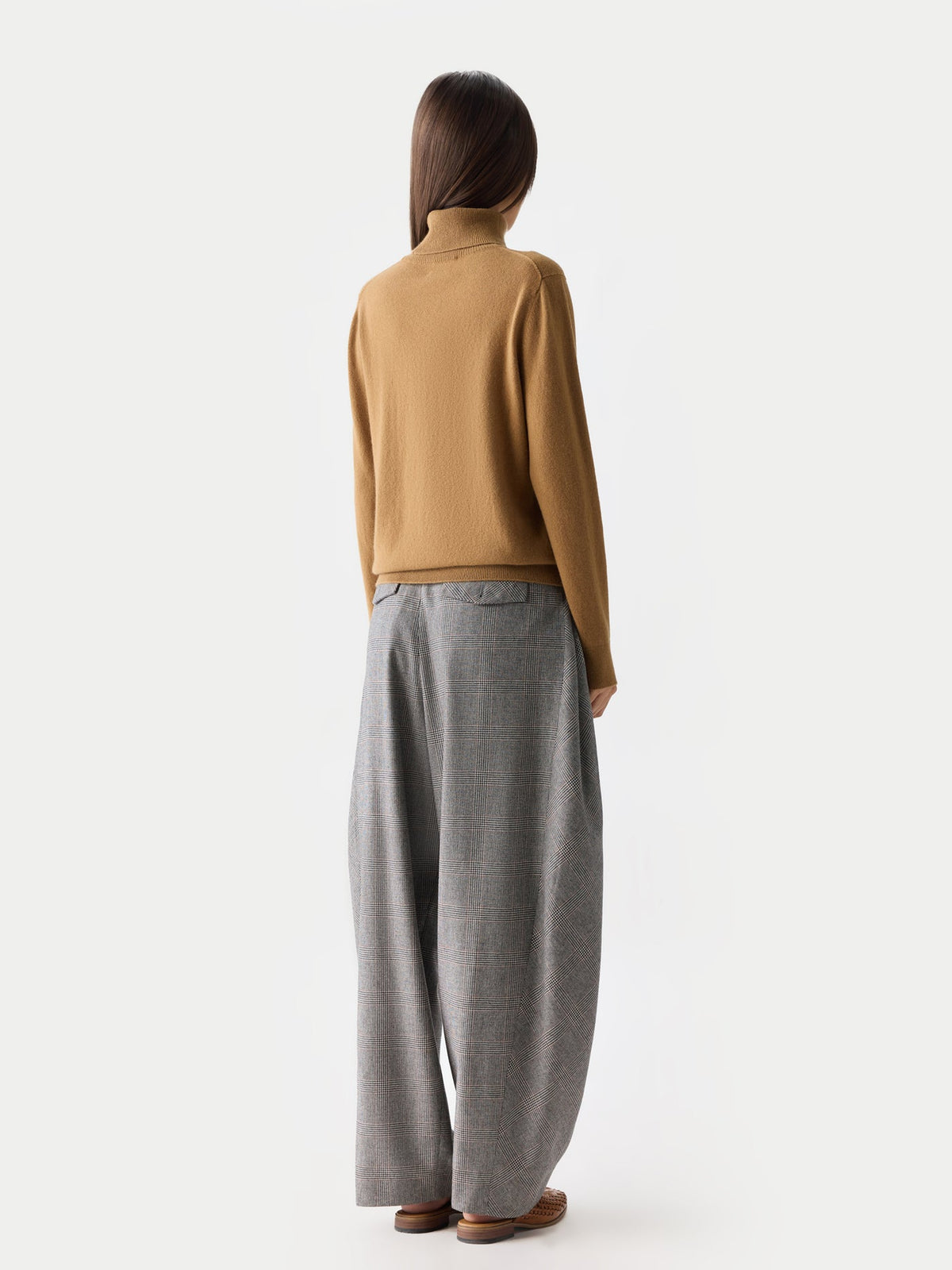 Timeless Cashmere Turtleneck Sweater — Golden Brown