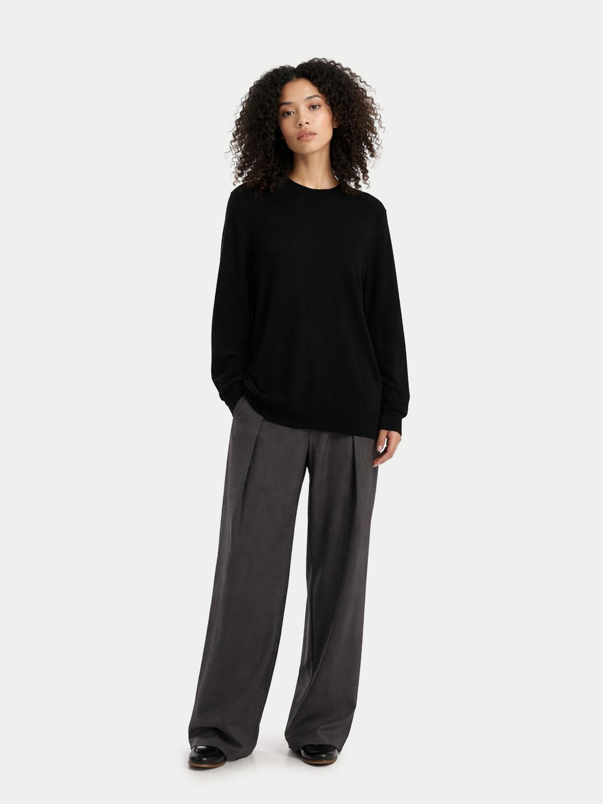 Women C-neck Cashmere Sweater — Graphite Black