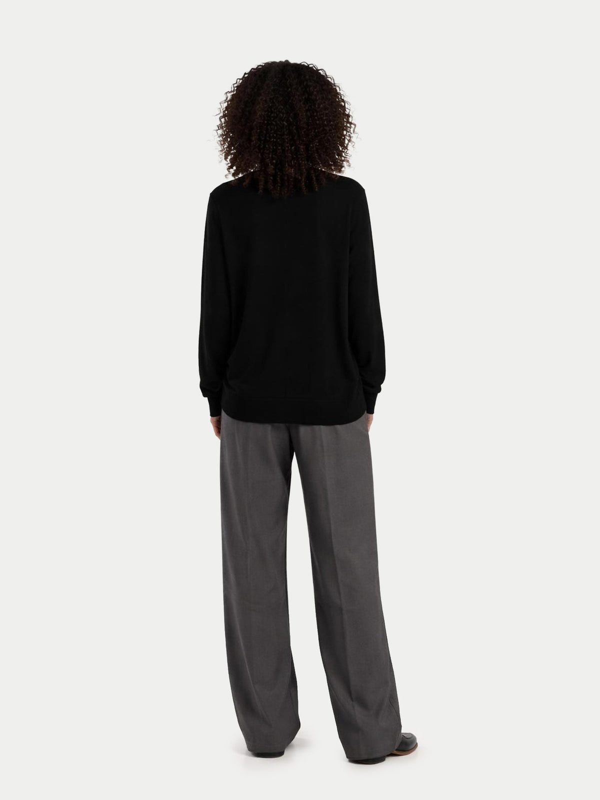 Women C-neck Cashmere Sweater — Graphite Black