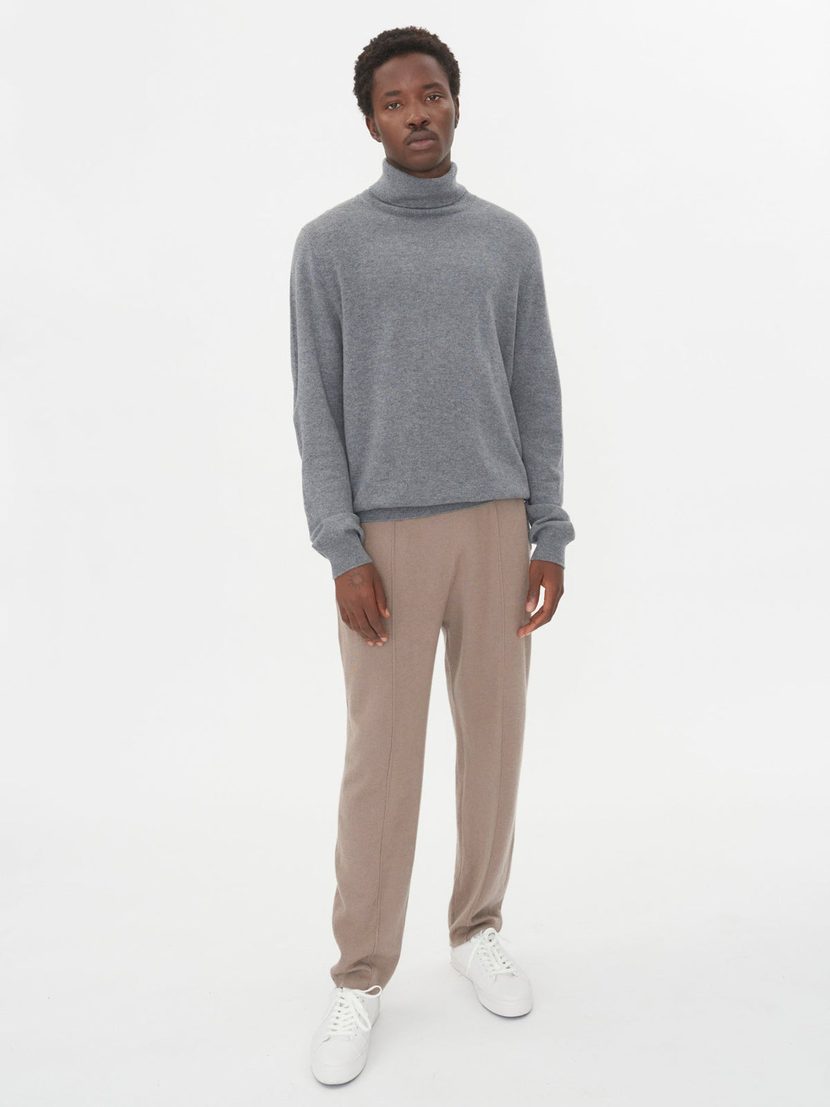 Essential Turtleneck Cashmere Sweater — Gray