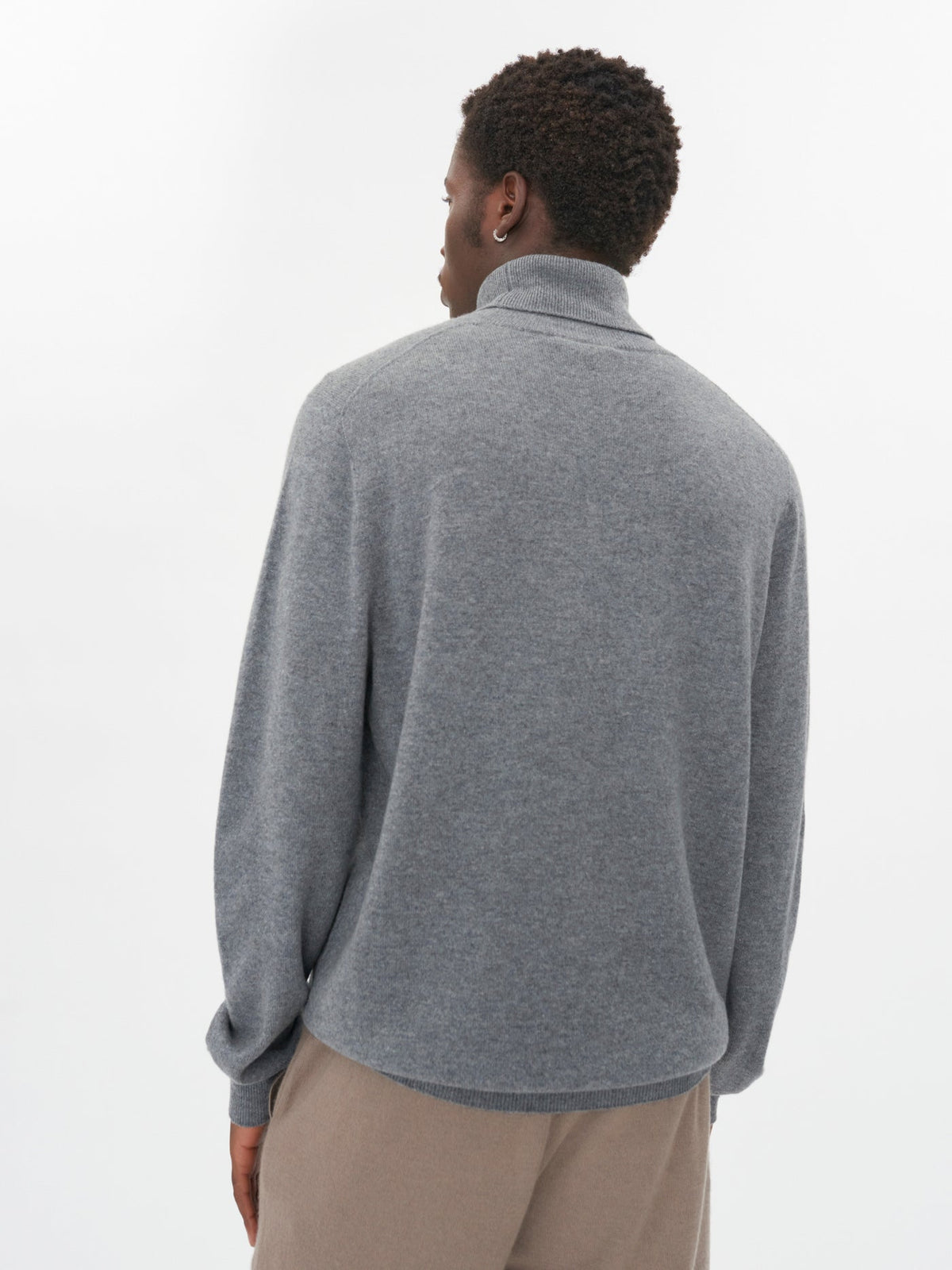 Essential Turtleneck Cashmere Sweater — Gray