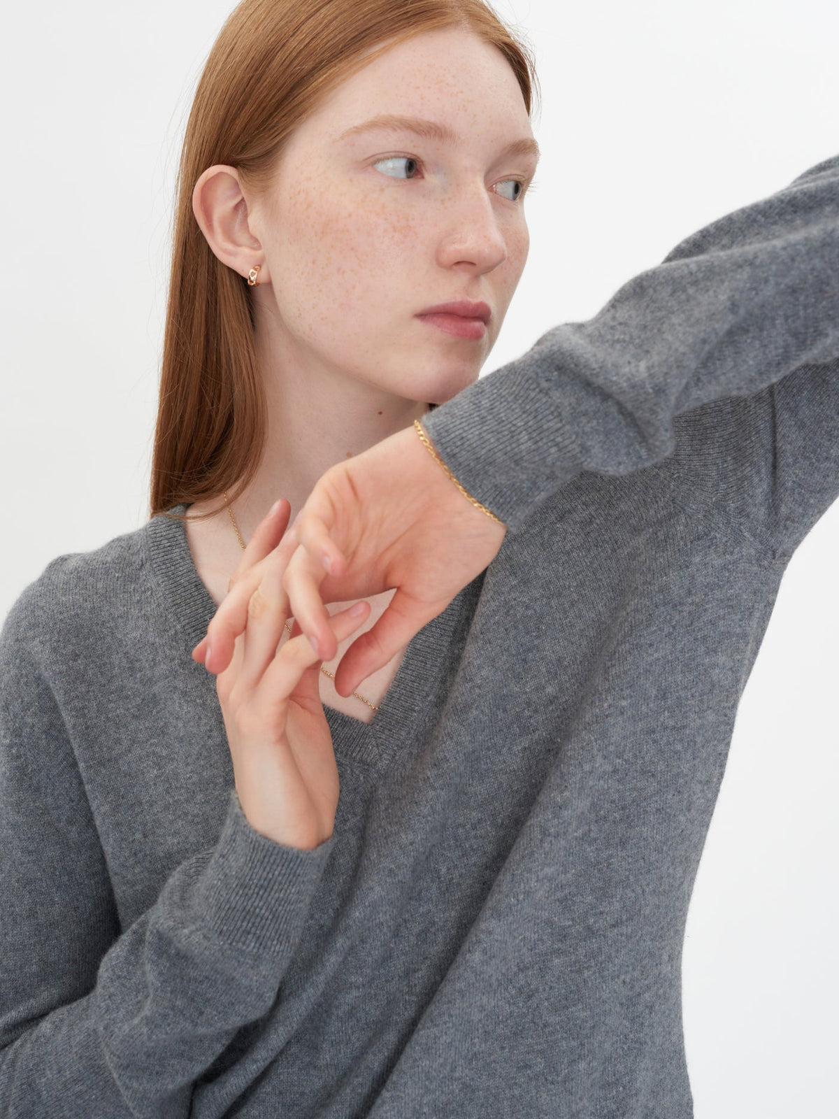 Essential Cashmere V-neck Sweater — Gray