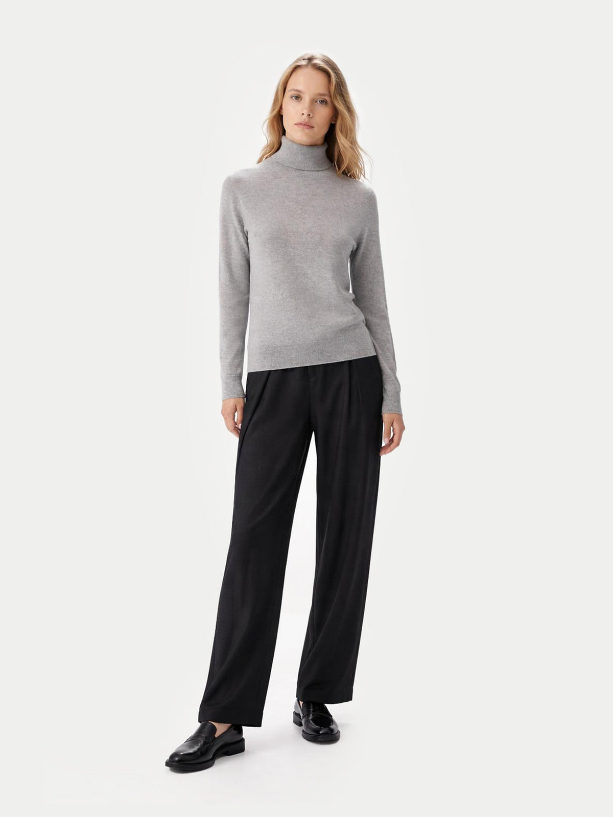 Timeless Cashmere Turtleneck Sweater — Light Gray