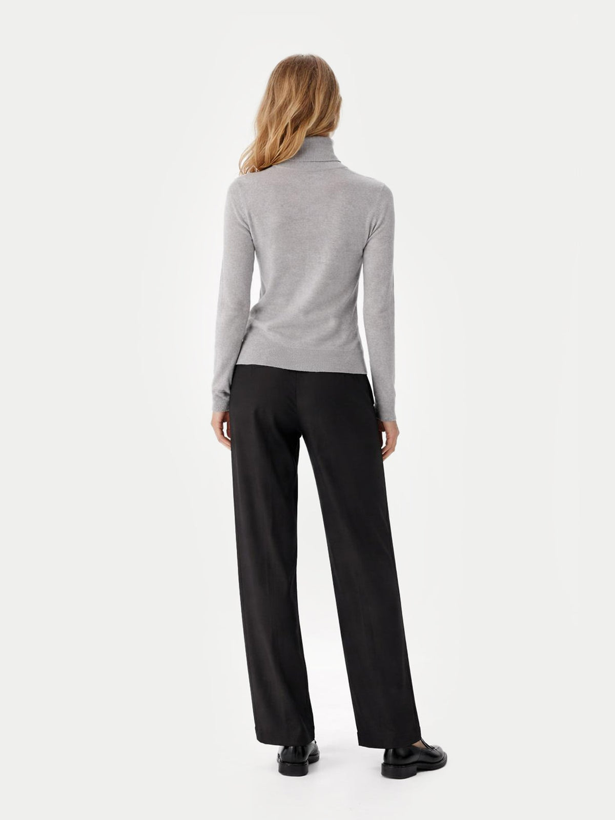 Timeless Cashmere Turtleneck Sweater — Light Gray