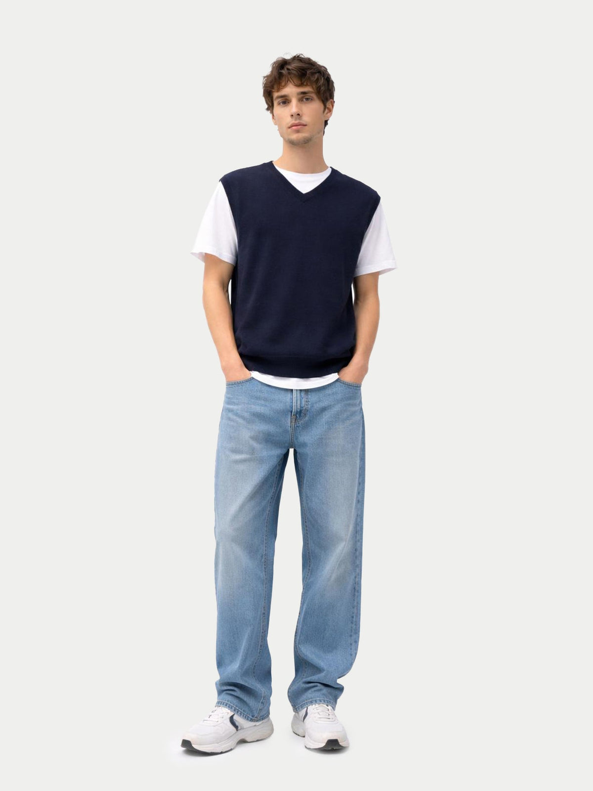 Timeless V-neck Cashmere Vest — Navy