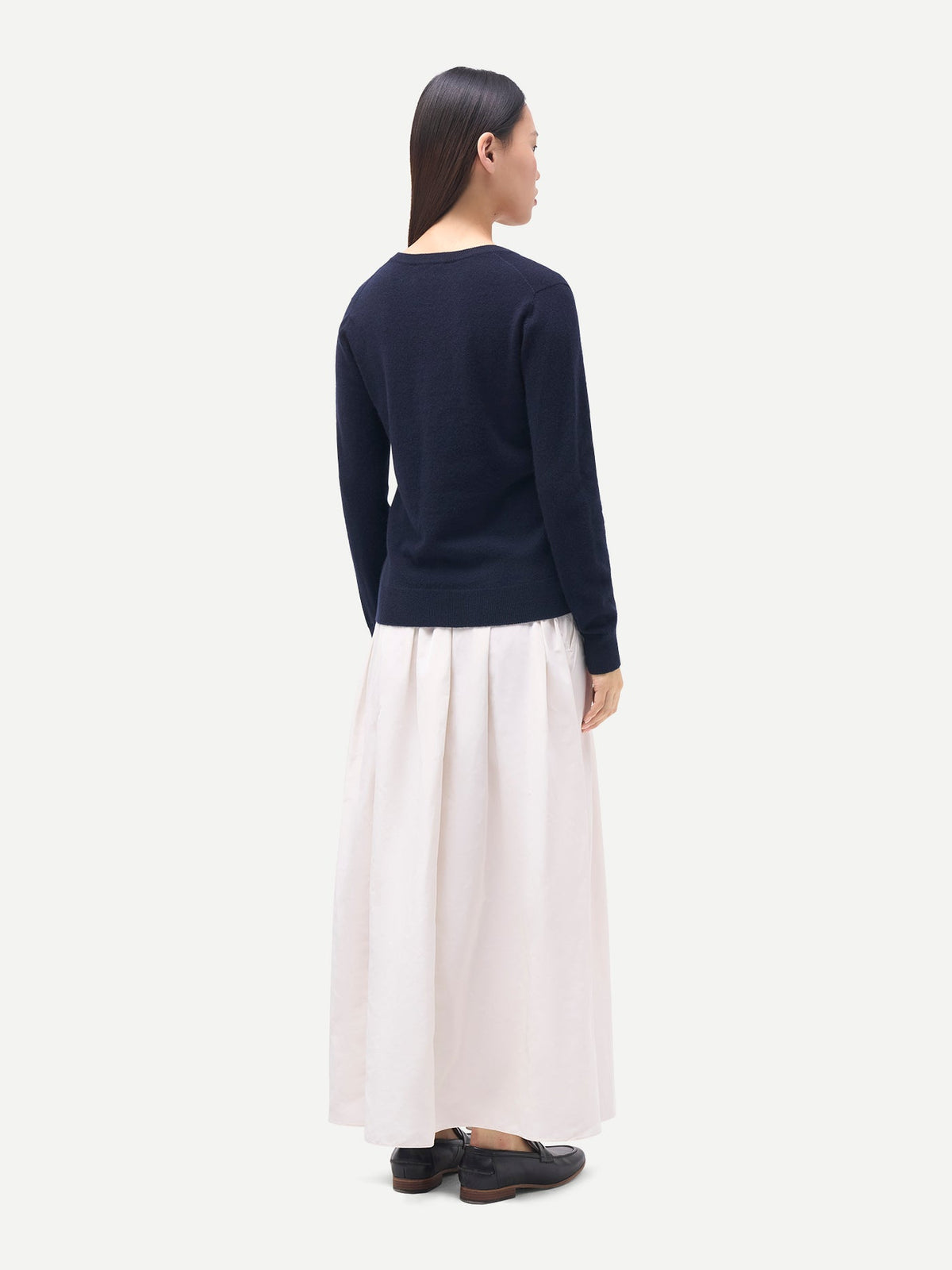 Timeless Cashmere V-neck Sweater — Navy