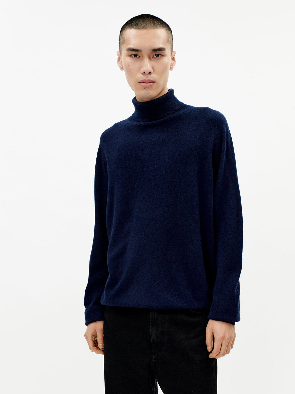 Essential Turtleneck Cashmere Sweater — Navy Blue