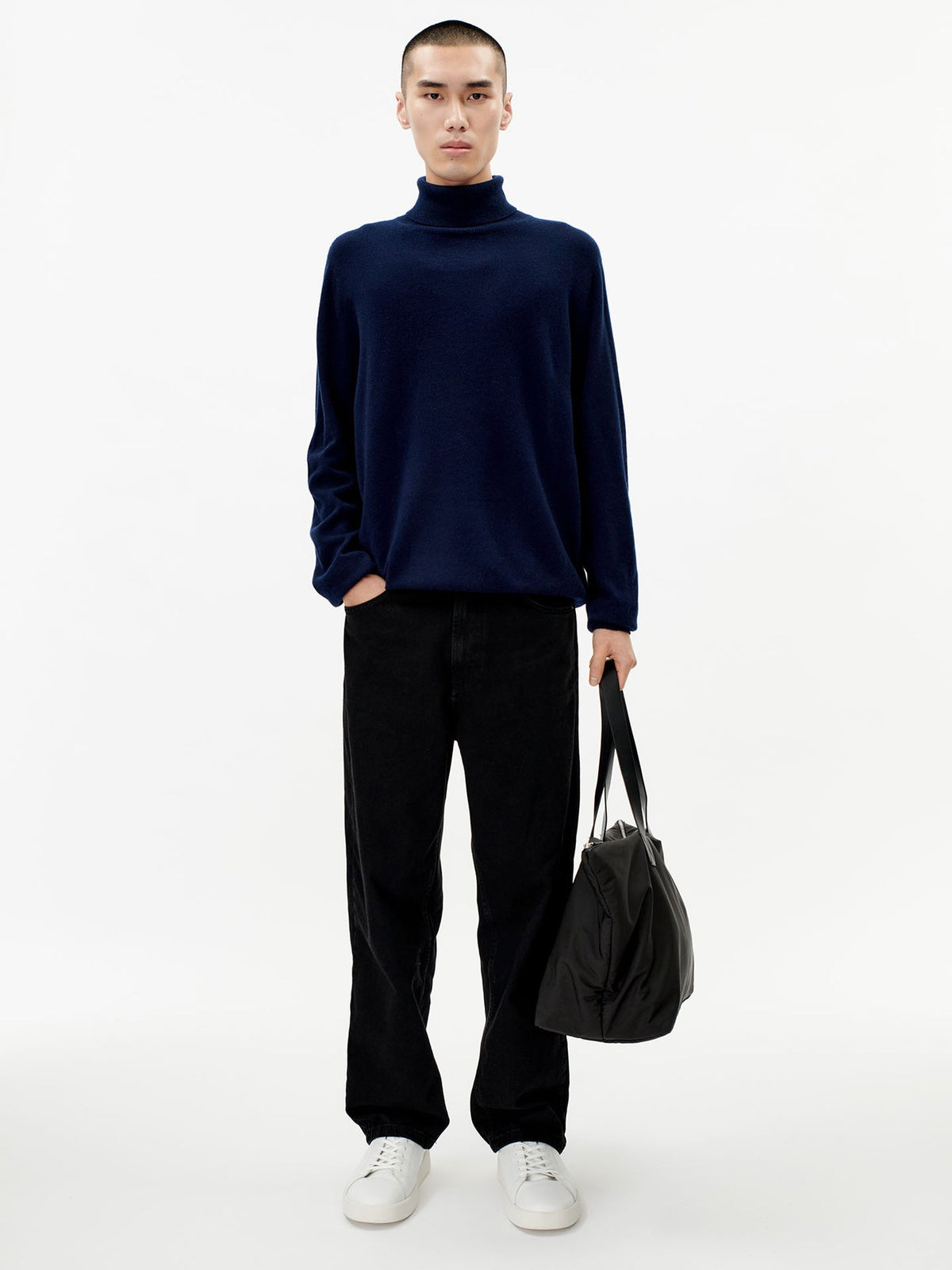 Essential Turtleneck Cashmere Sweater — Navy Blue