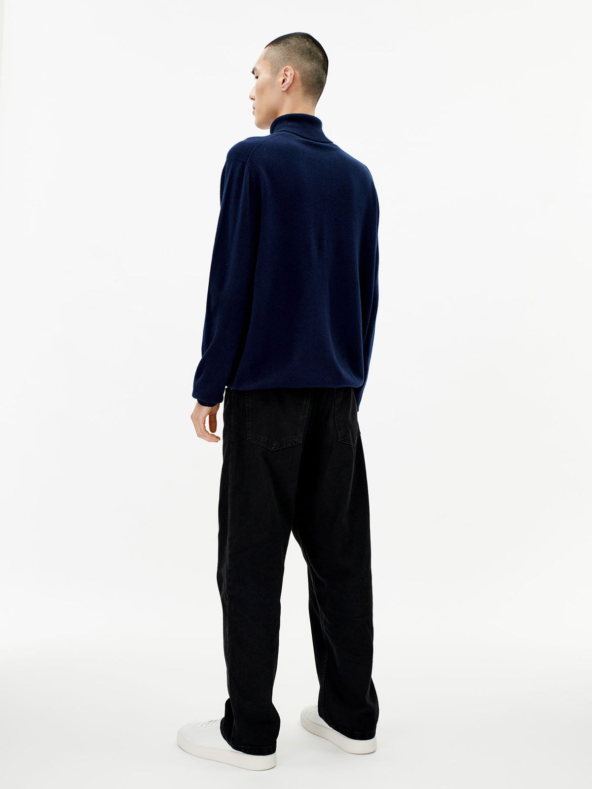 Essential Turtleneck Cashmere Sweater — Navy Blue