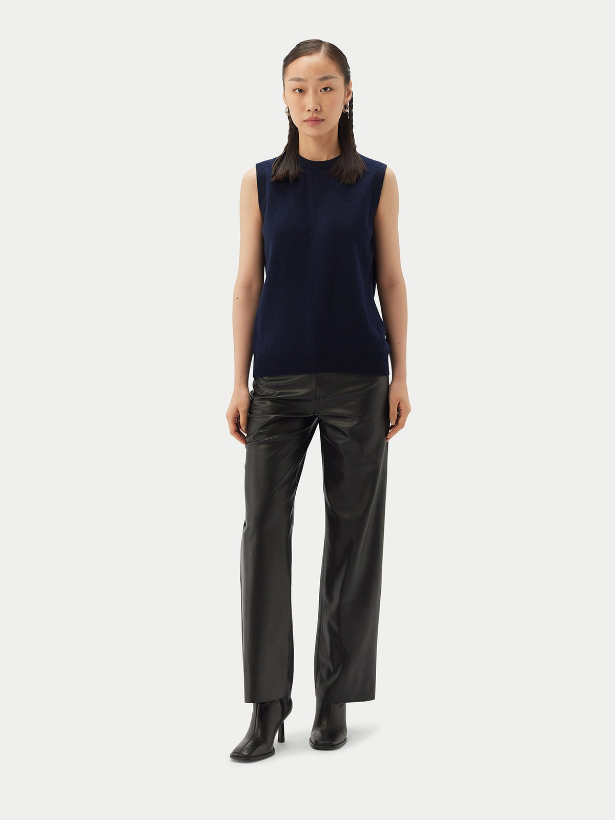 Essential Cashmere Crewneck Vest — Navy Blue