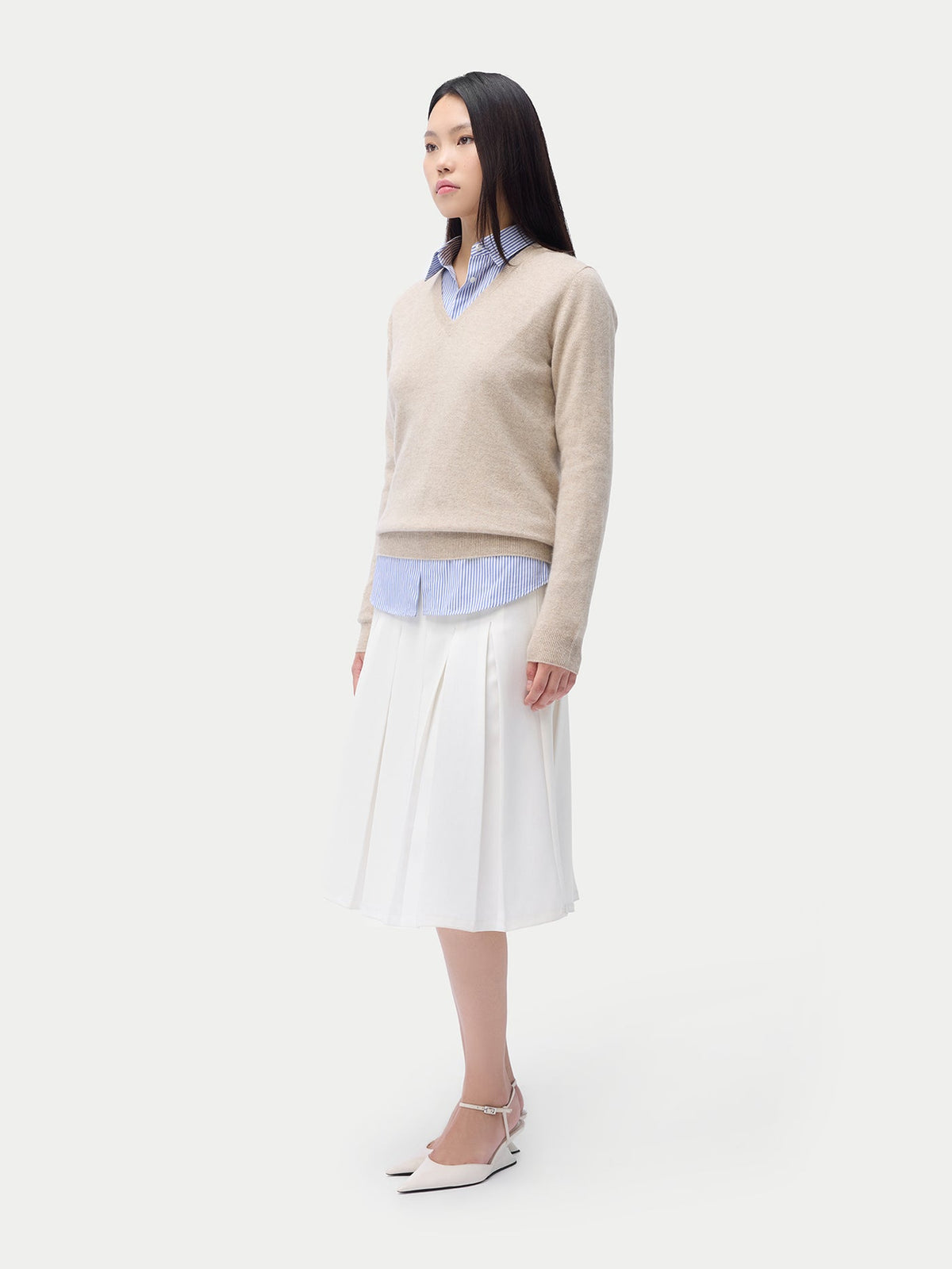 Essential Cashmere V-neck Sweater — Soft Beige