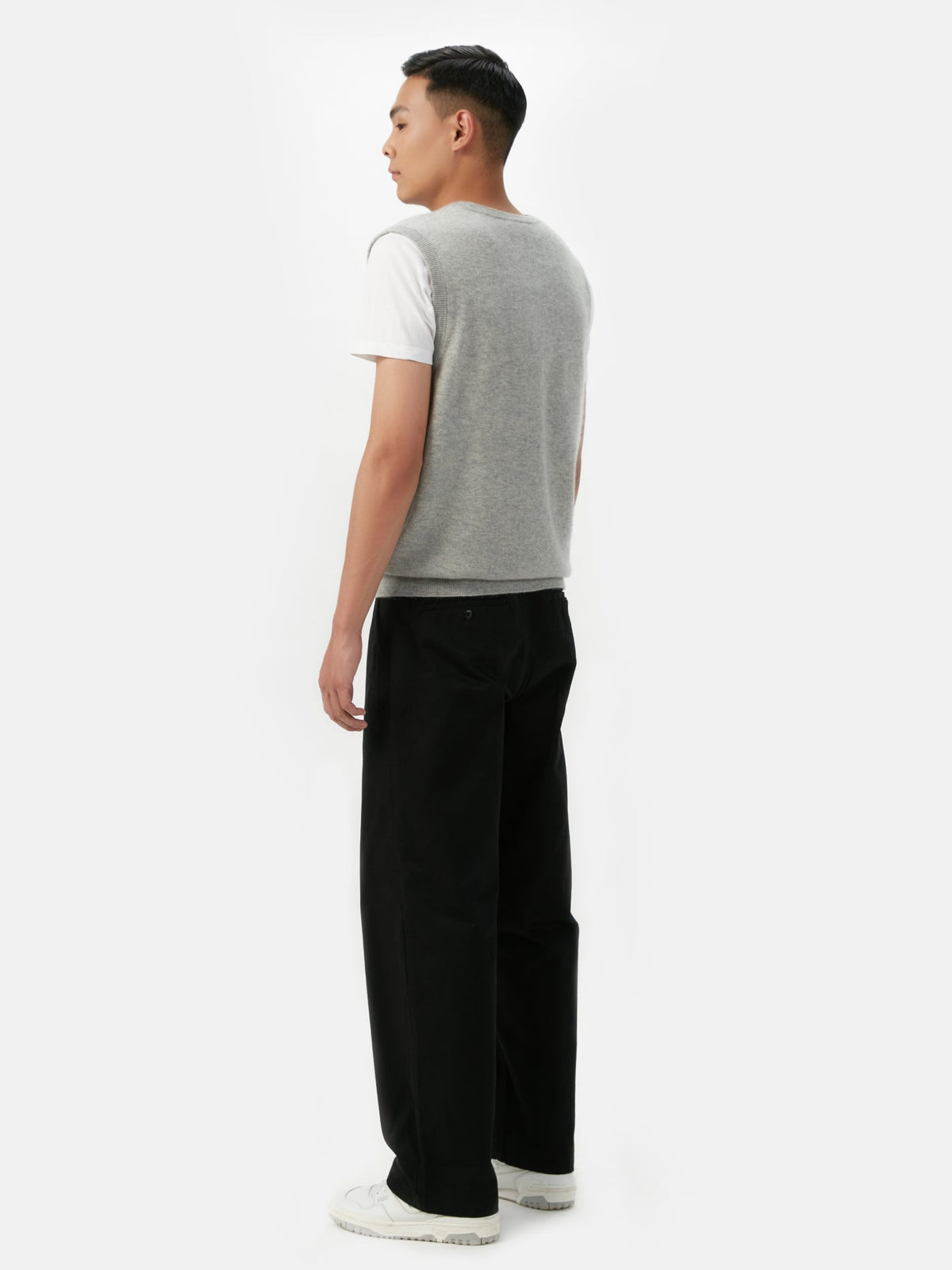 Essential Natural Color V-neck Cashmere Vest — Steel Silver