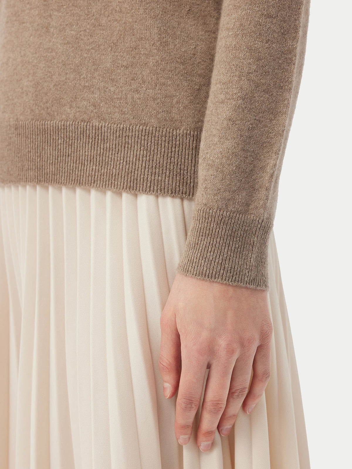 Essential Cashmere Turtleneck Sweater — Taupe
