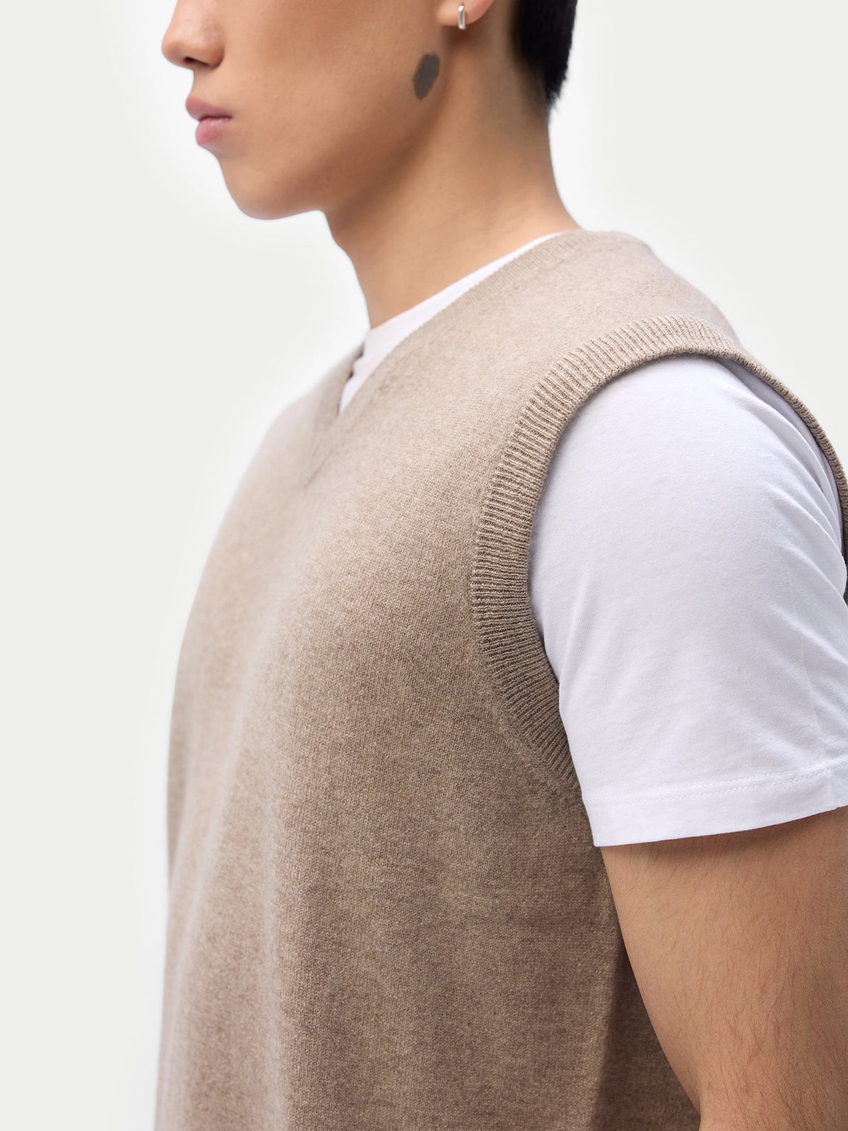 Essential Natural Color V-neck Cashmere Vest — Taupe