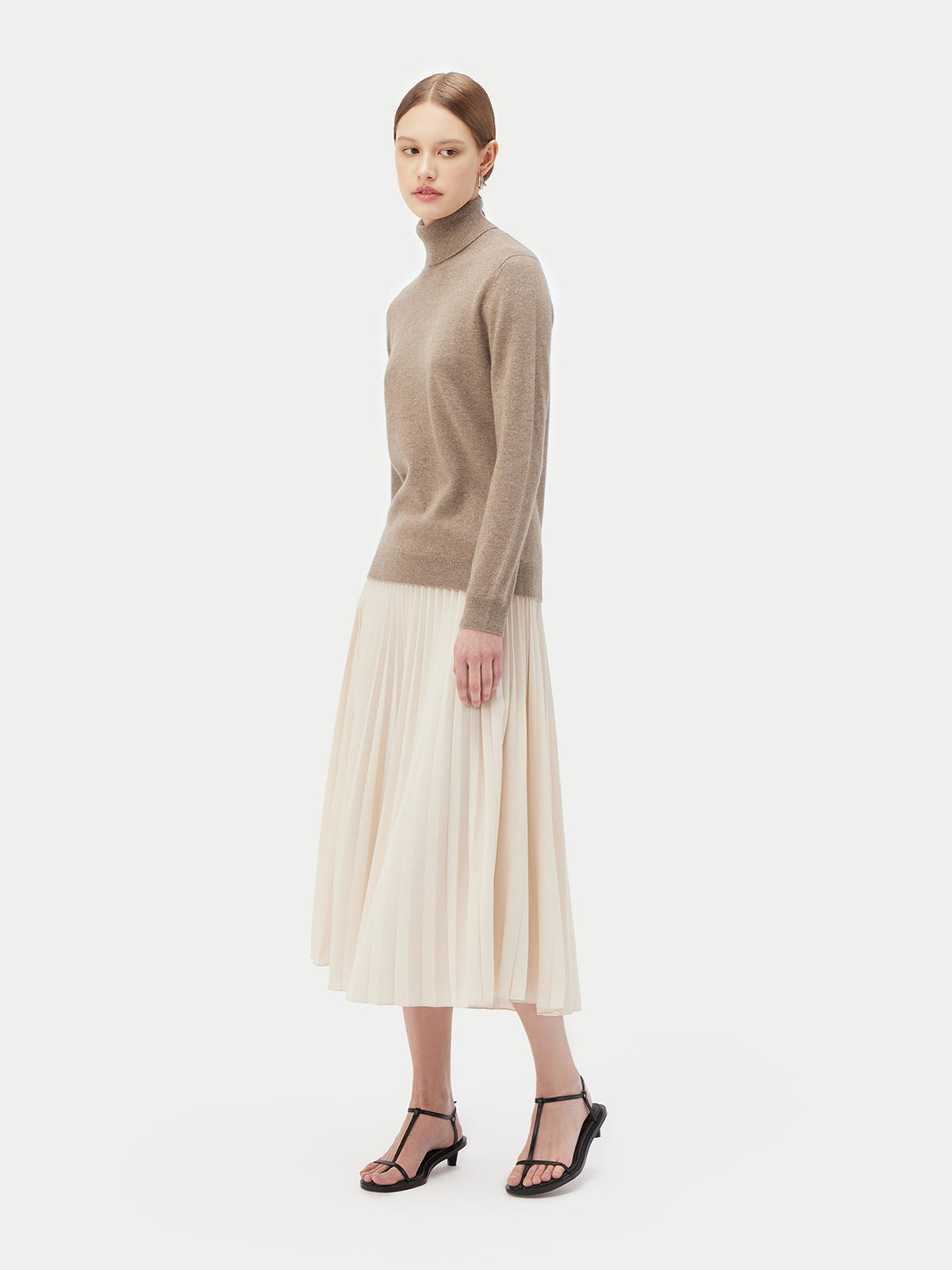 Essential Cashmere Turtleneck Sweater — Taupe